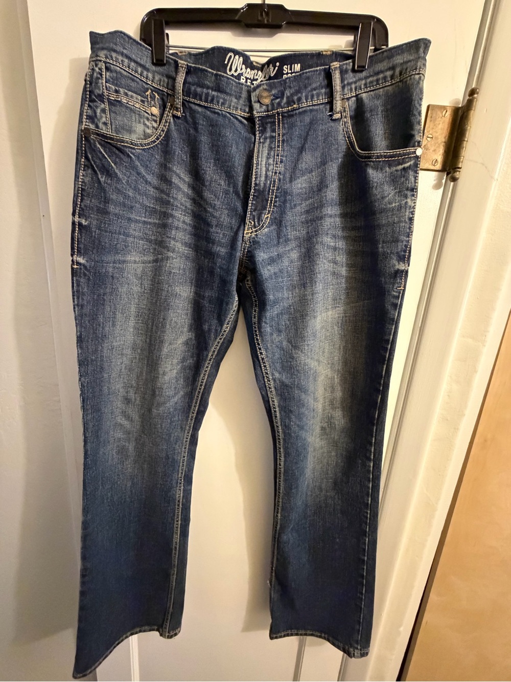 Wrangler Men's Slim Jeans in Faded Blue Wash